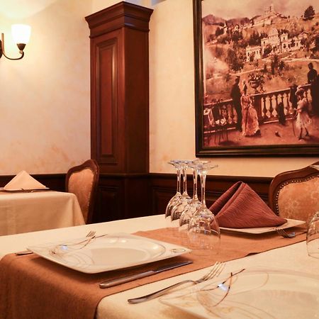 Hotel Foisorul Cu Flori Sinaia Eksteriør billede